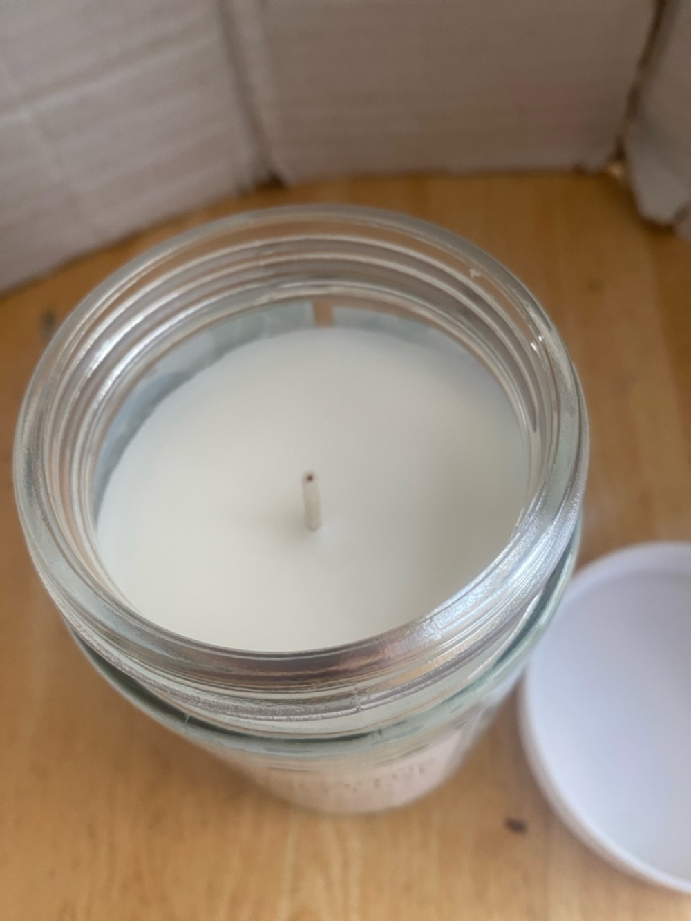 Eucalyptus & Mint Leaf Aromatherapy Candle with essential oils NWT - Picture 3 of 4